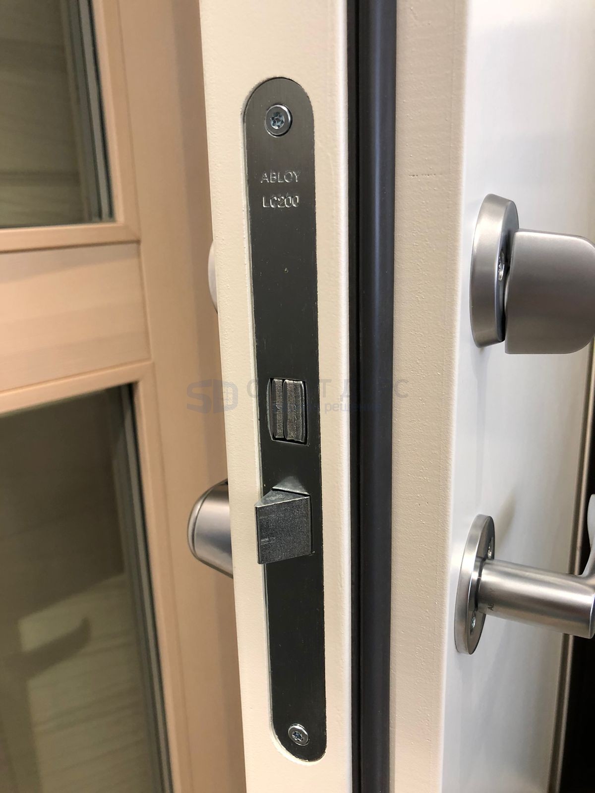 Теплая финская входная дверь SWEDOOR by Jeld-Wen Function F2000, белая -  лучшая цена со склада в Москве - suomiovi.ru