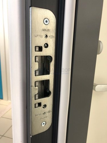 Ответная планка замка ABLOY LP712 с противоотжимными штырями и регулировкой прижима дверного полотна