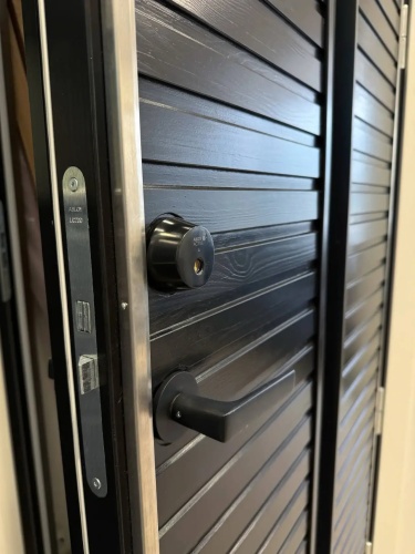 Дверь входная Kaski Puudesign Tyrsky, М9x21, правая, замок LC200, цвет Kaskipuun kuultomusta(Borgå),черный