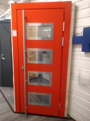 Входная дверь для частного дома WRK-TP-06 M9*21 прав 3020/9016 стекло матовое штанга/нажимная